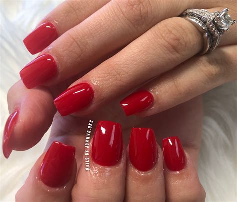 dip powder nails red